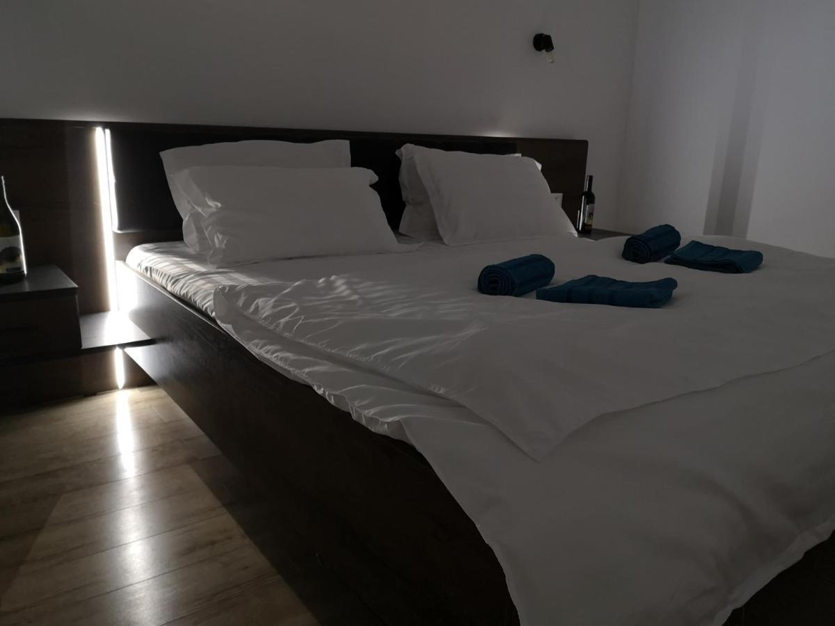 Ared-Atrium Mall Chrysflatty3 Premium Apartment 60Mp Arad Kültér fotó